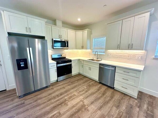 Foto del edificio - 19241 Carlton Ave