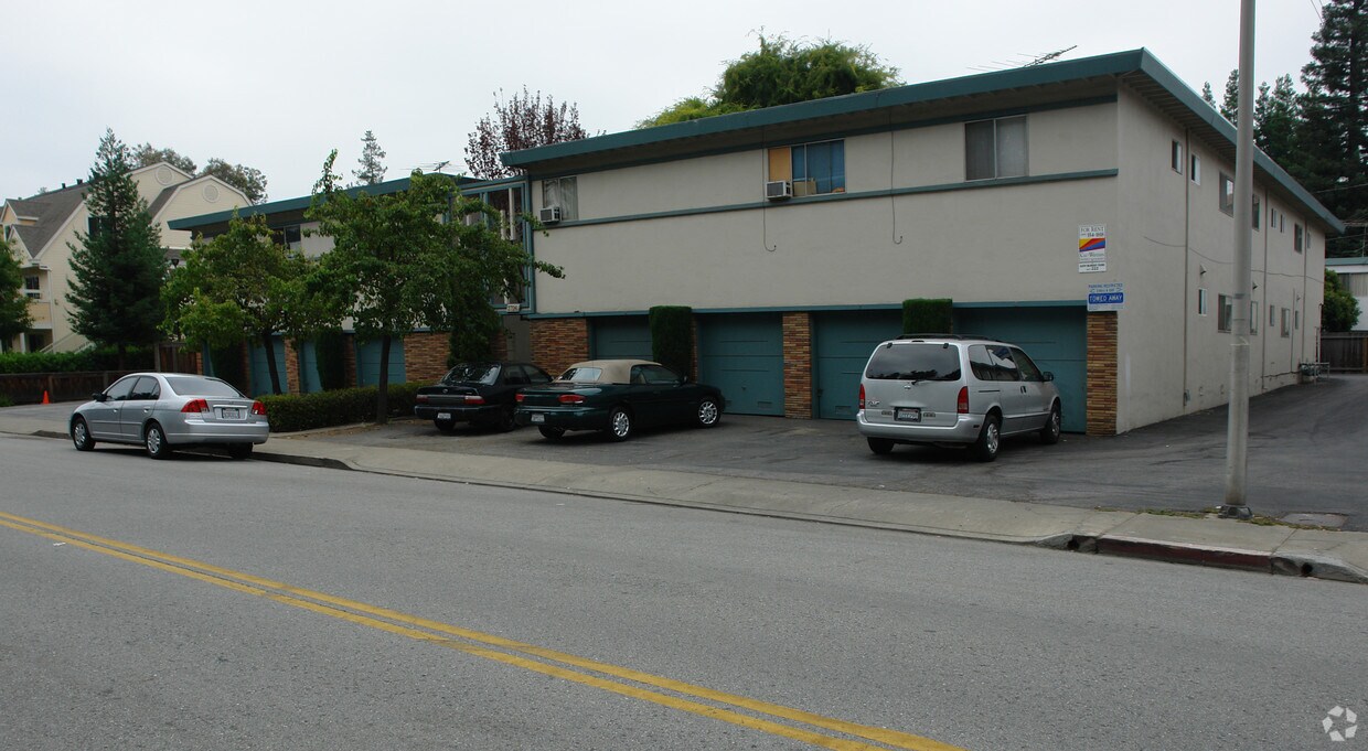 Building Photo - Poinciana Garden Apartments