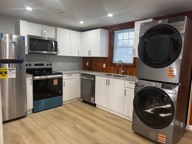 Building Photo - 352 Hotchkiss Rd