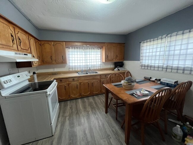 Building Photo - Charming 2-Bedroom Home for Rent in Lee, FL