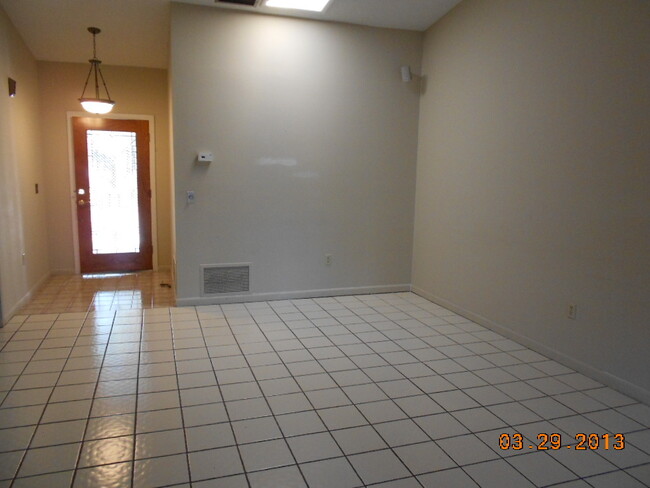 Foto del edificio - Spacious 3/2 Home with Fireplace - Downtow...