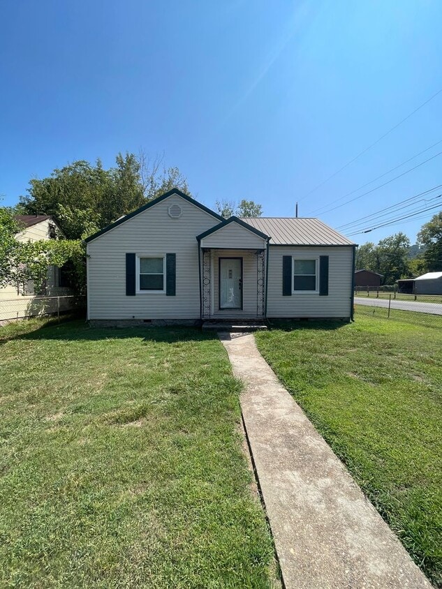 2 bedroom One bath with new appliances - 2 bedroom One bath with new appliances
