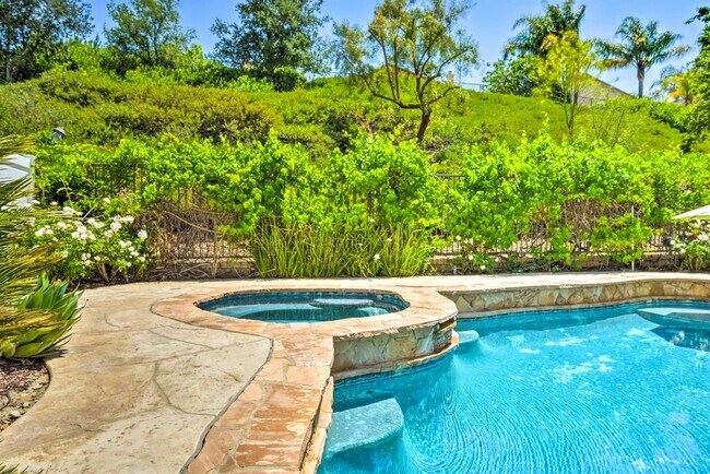 Foto del edificio - 26338 Oakdale Canyon Ln