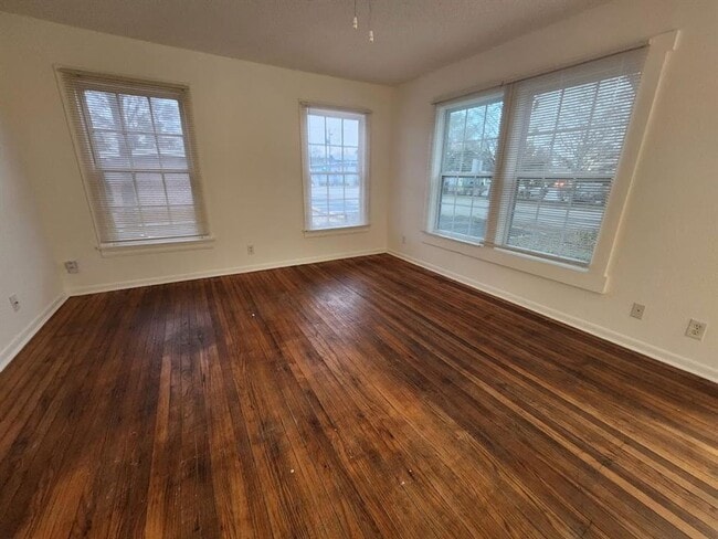 Foto del edificio - 3 Bed 2 Bath in Hyde Park with Huge Yard