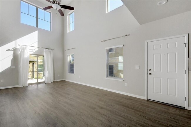 Building Photo - 516 E Slaughter Ln