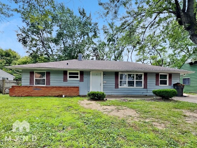 Building Photo - 6125 Roselawn Dr