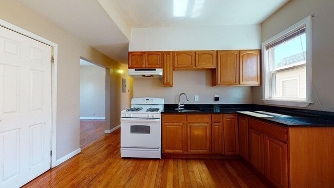 Building Photo - 22 Hendry St