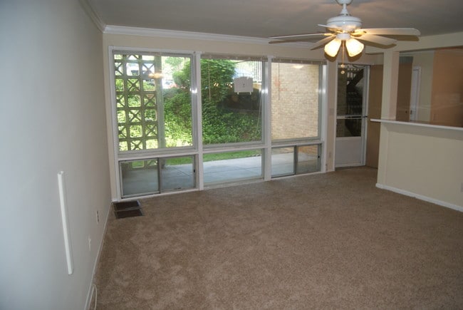 Building Photo - 7527 Spring Lake Dr