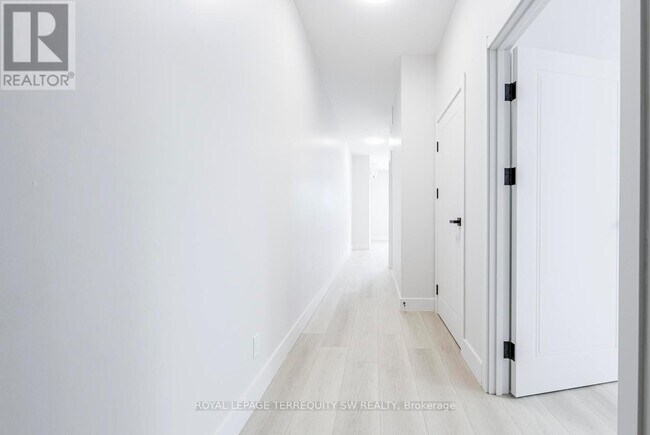 Building Photo - 145 Clapperton St