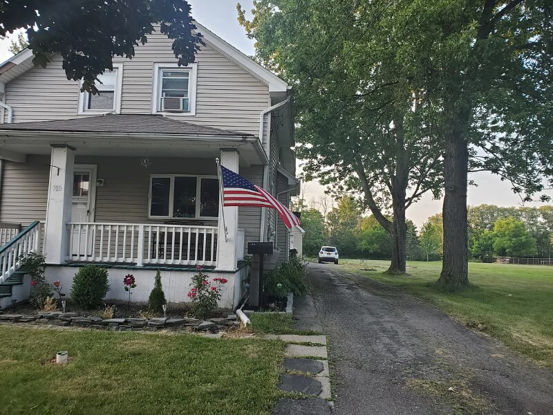 Primary Photo - 310 Olmstead Ave