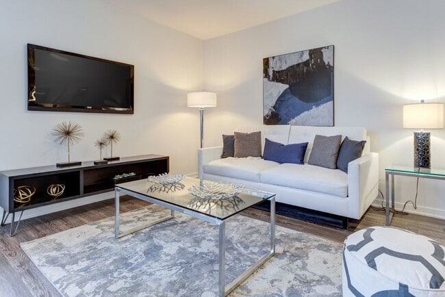 Interior Photo - 1325 N Wells Apartments