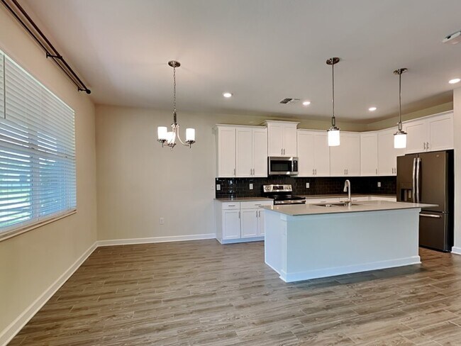 Foto del edificio - 472 Brunswick Dr