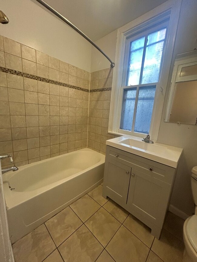 Building Photo - 222 Harris St