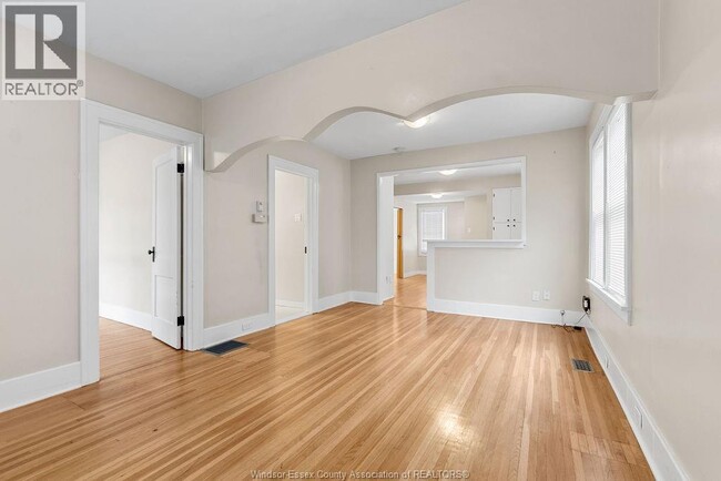 Photo du bâtiment - 1527 Albert Rd