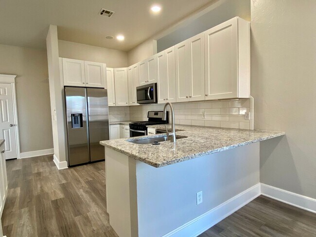Building Photo - Beautifully Remodeled 3 bed, 2.5 bath Home...