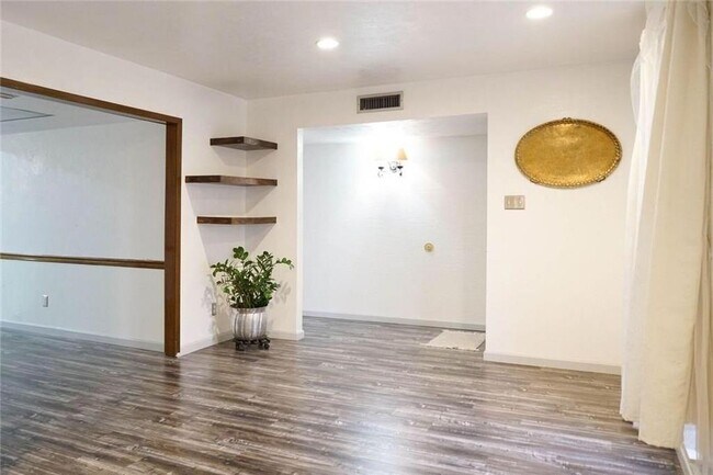 Building Photo - 3433 Rockcrest Dr