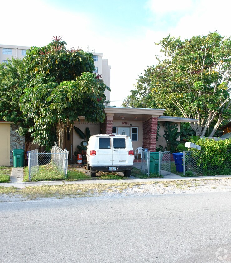 Foto del edificio - 1236 NE 109th St