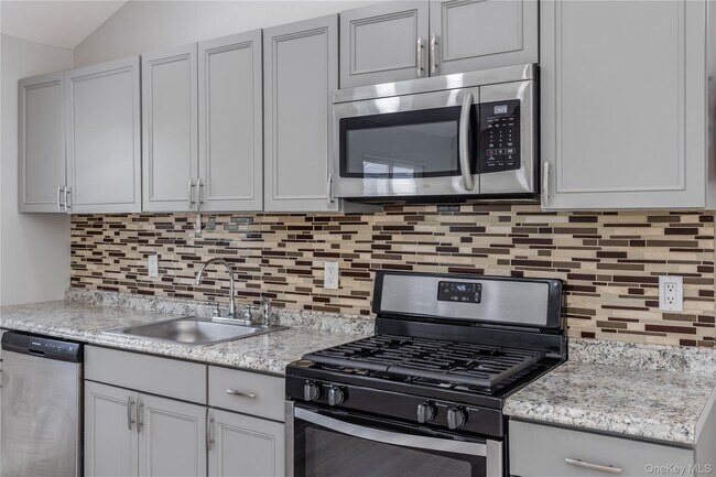 Foto del edificio - 579 Fire Island Ave S