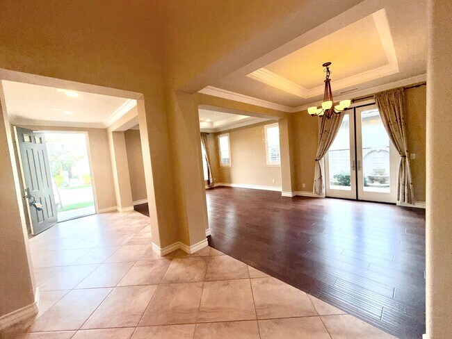 Foto del edificio - Beautiful 4 Bedroom, 5 Bathroom Home in Quail Hill