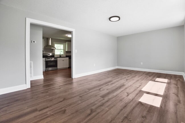 Building Photo - Pet Friendly Two Bedroom!