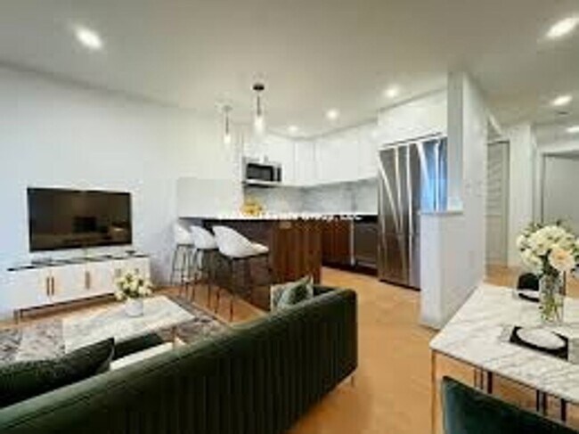 Building Photo - No Brokers Fee, Coolidge Corner Location, Laundry, Parking Elevator in the Building