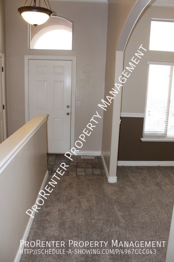 Foto del edificio - Spacious 5 Bedroom, 3 Bath Perry Home