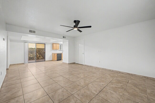 Foto del edificio - 16624 E Palisades Blvd