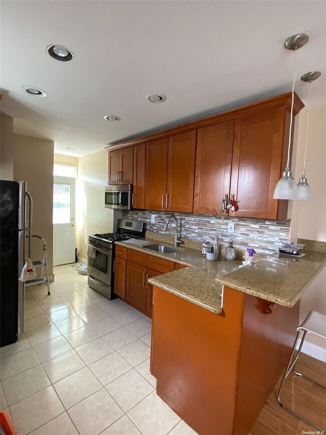 Building Photo - 107-16 Sutter Ave