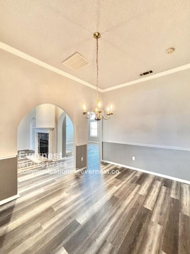Foto del edificio - Spacious 3-Bedroom Home with Fenced Yard a...