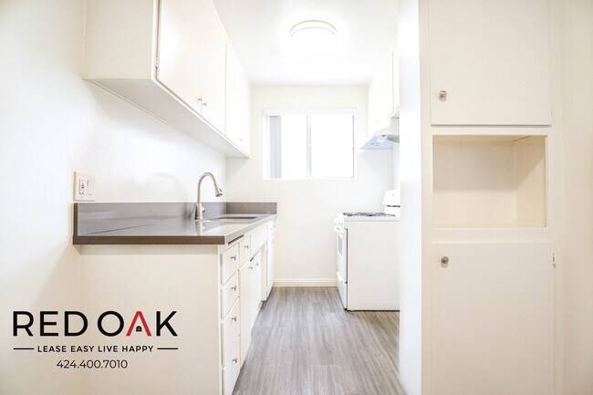 Foto del edificio - Incredible Two Bedroom with A/C, In-Unit S...