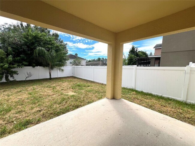 Foto del edificio - 10631 Shady Preserve Dr