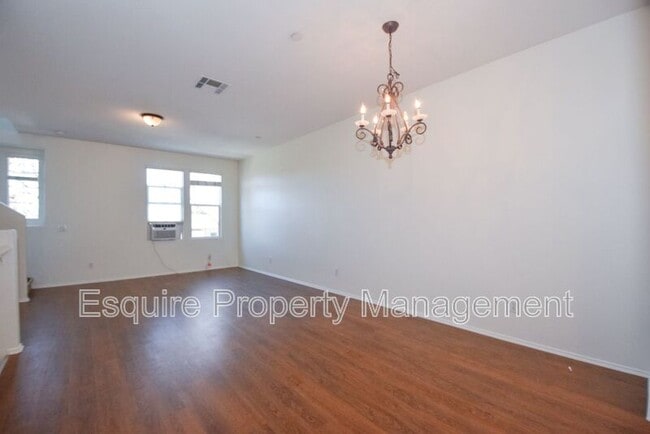 Building Photo - 74 Elm Dr