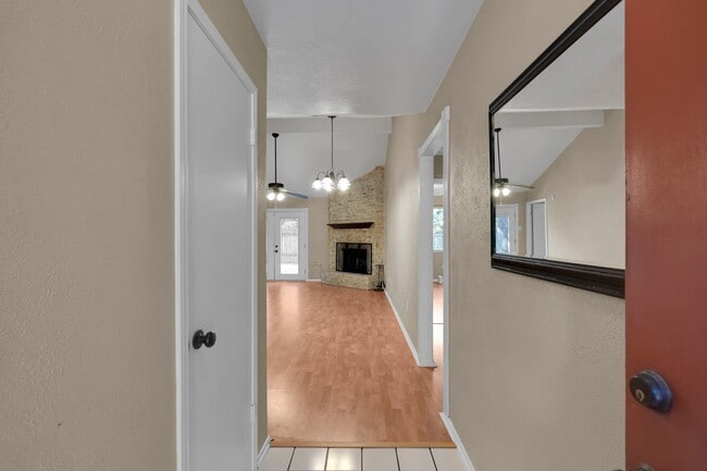 Foto del edificio - 83 Summer Crest Cir