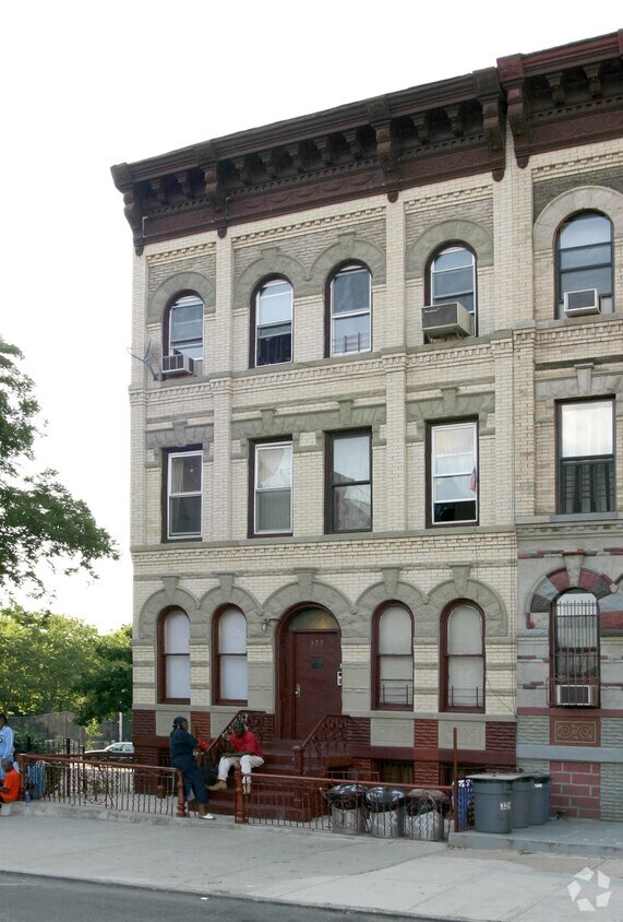 Foto del edificio - 327 Vernon Ave