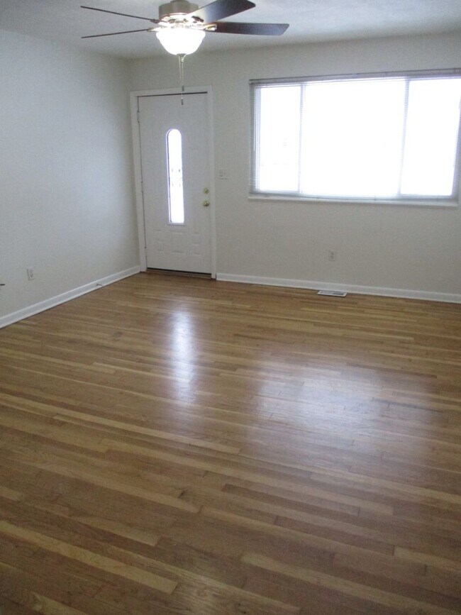 Foto del edificio - 3 Bedroom/1.5 Bath Brick Ranch In Miamisburg