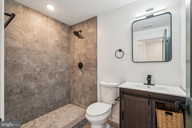 Foto del edificio - 4243 Mantua Ave