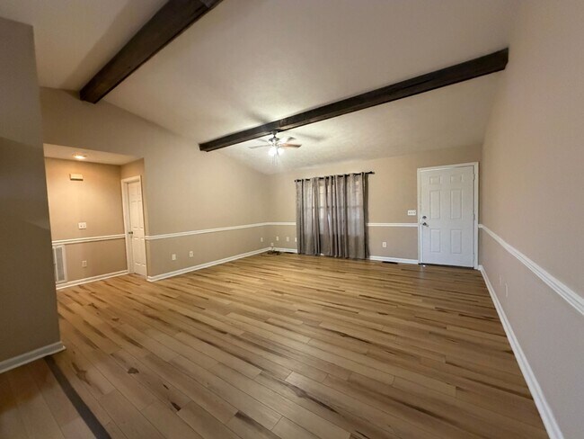 Foto del edificio - Three Springs Rd. 2188-2190