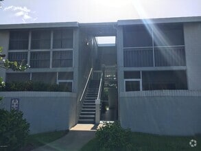 Building Photo - 987 Sonesta Ave NE