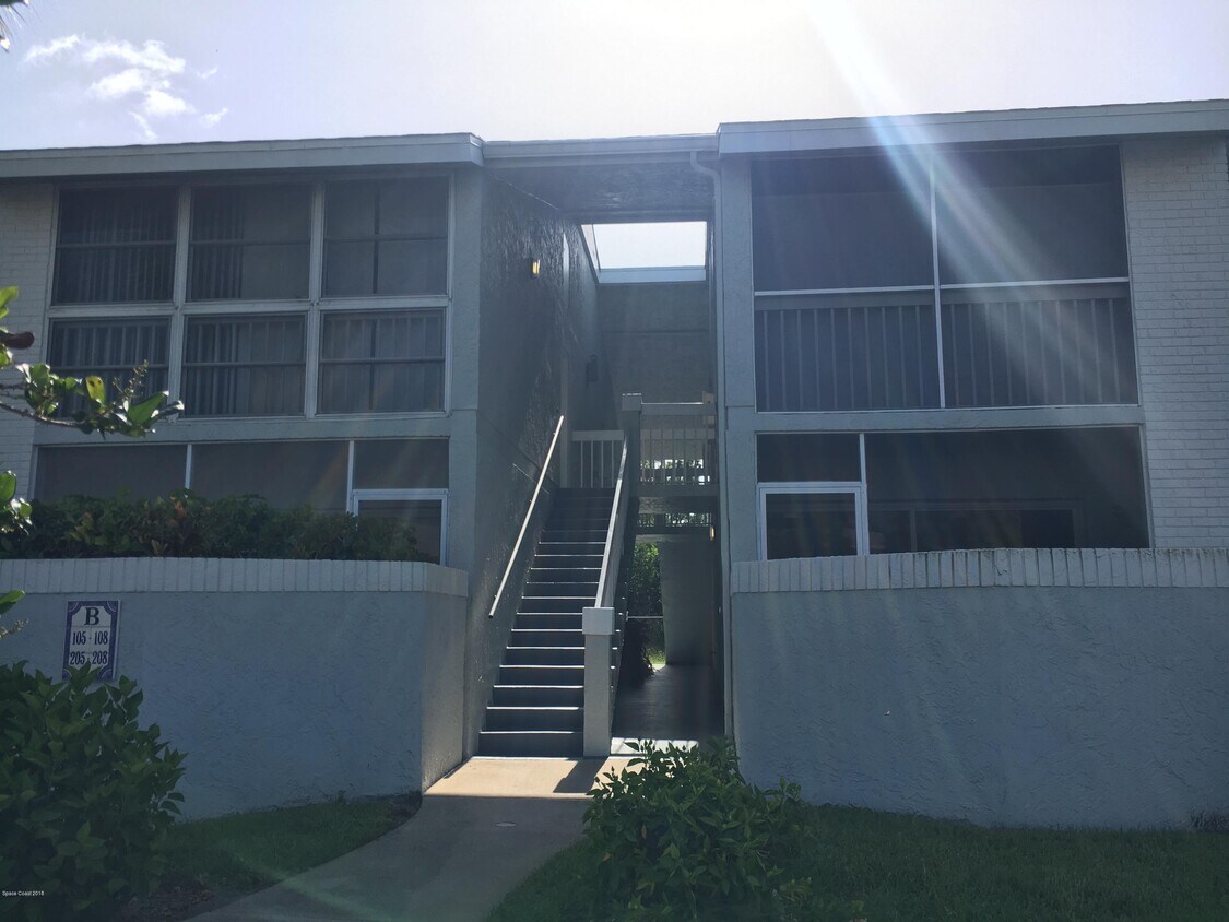 Foto principal - 987 Sonesta Ave NE