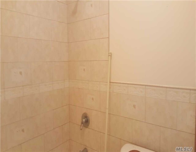 Foto del edificio - 110-05 Francis Lewis Blvd