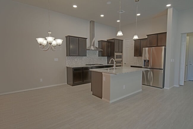 Building Photo - Three Bedroom / Three Bathroom Home in Mar...
