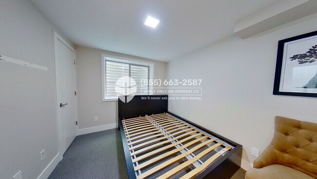 Building Photo - 1927 9th Ave W