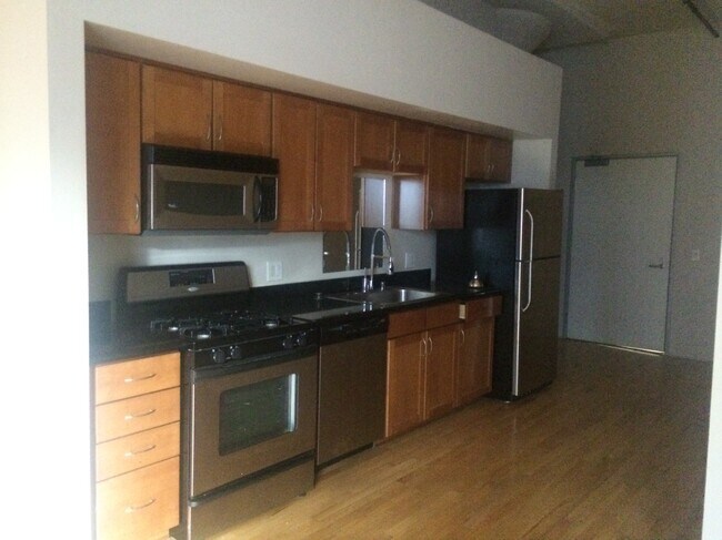 Building Photo - 420 San Pedro St