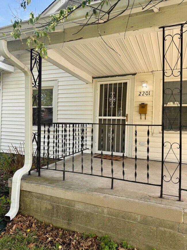 Foto del edificio - 2201 College Ave