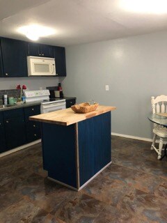 Building Photo - 4613 Sandalwood Ave