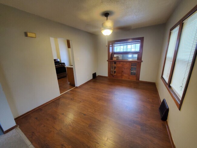 Building Photo - 2BR 1BA Duplex in Minneapolis