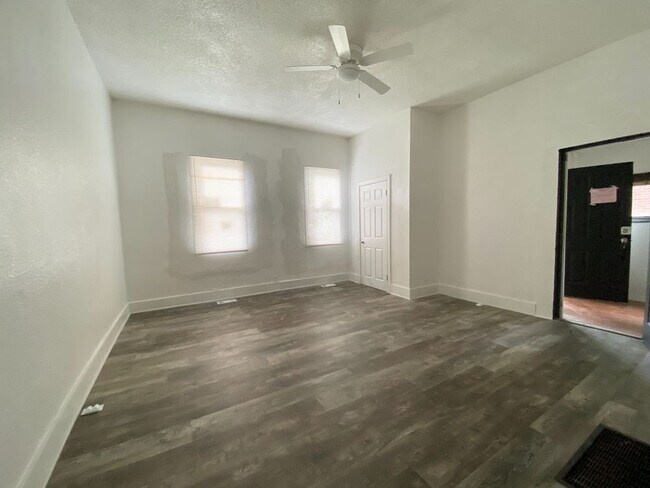 Building Photo - RENOVATED 1 bed/1 bath just 700/month
