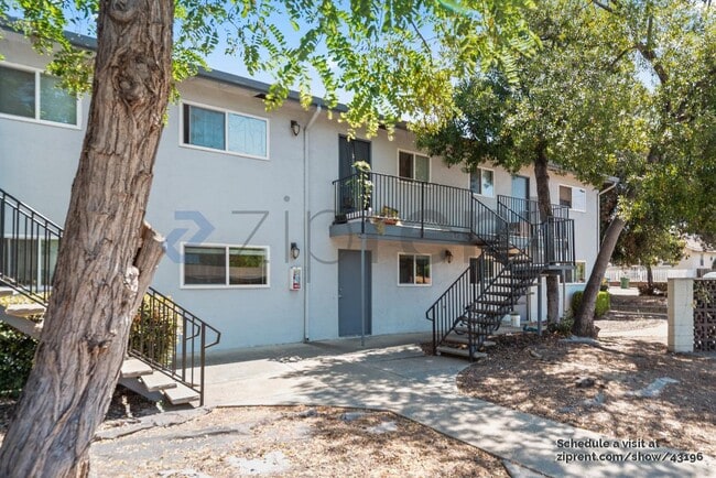 Building Photo - 3865 Almond Ave