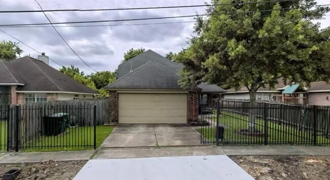 Building Photo - 6614 Dumble St
