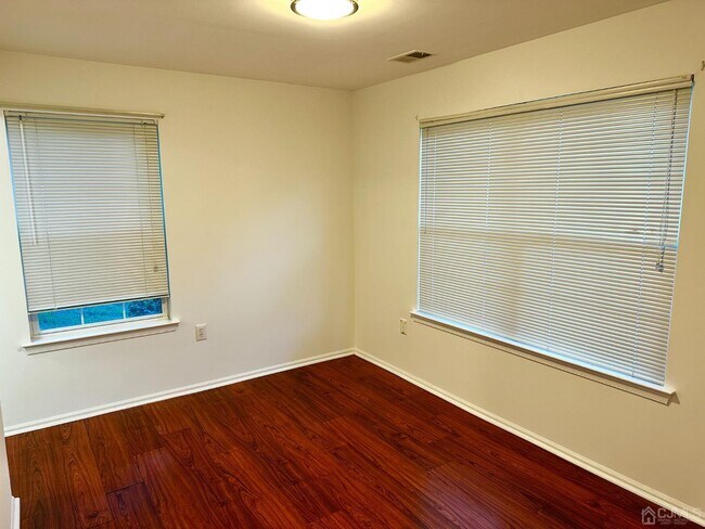 Foto del edificio - 1207 Cypress Ln